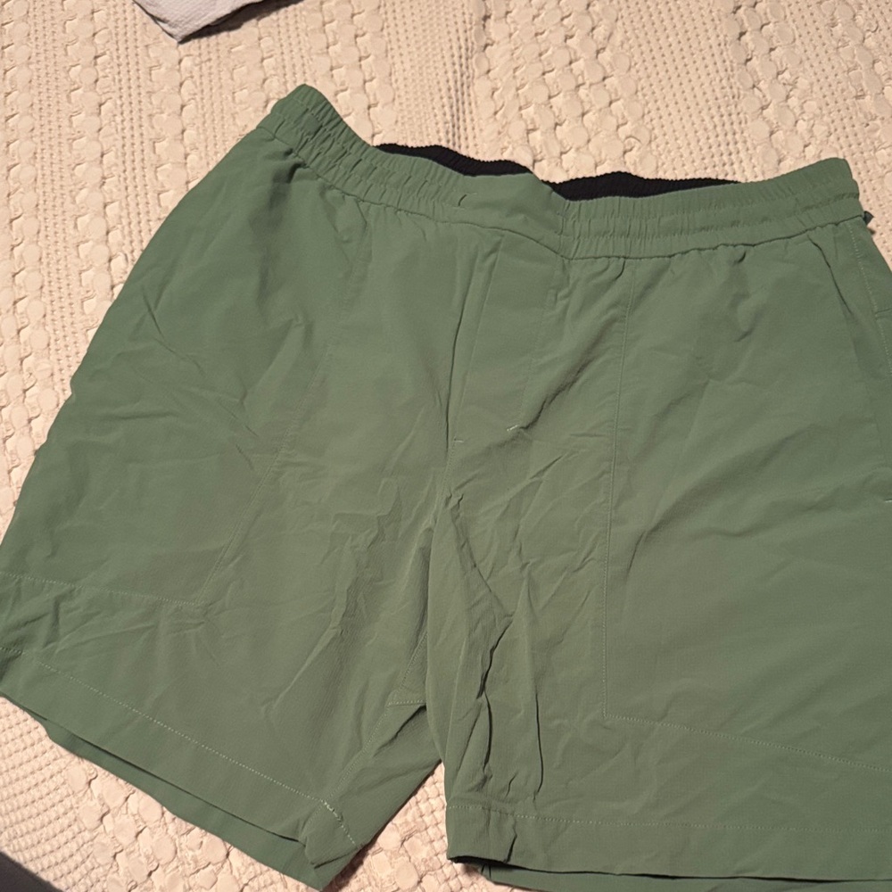 Lululemon Men's Green Shorts